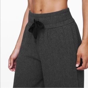 Lululemon Retreat Yourself 19" - charcoal